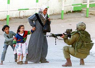 zionist_filth_with_gun_threatens_family.jpg 