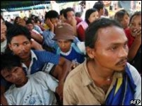 200_burmese_migrant_workers_at_evacuation_center.jpg