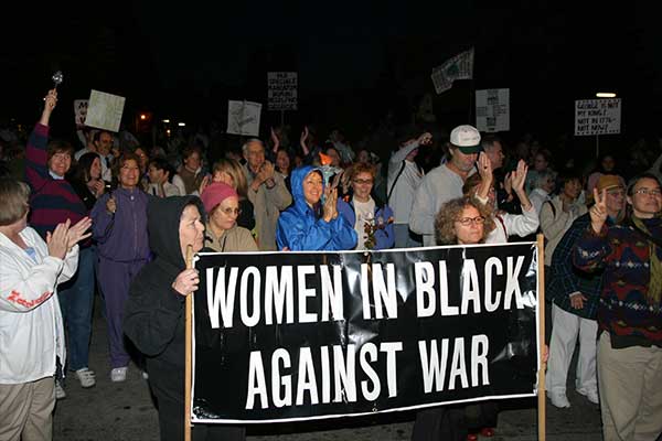 women_in_black.jpge84imu.jpg 