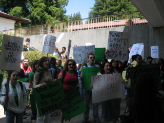students_protest_outside_dean_of_humanities_office.jpg 