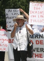 ufwa_protesters_stop_the_deaths_in_the_fields.jpg 