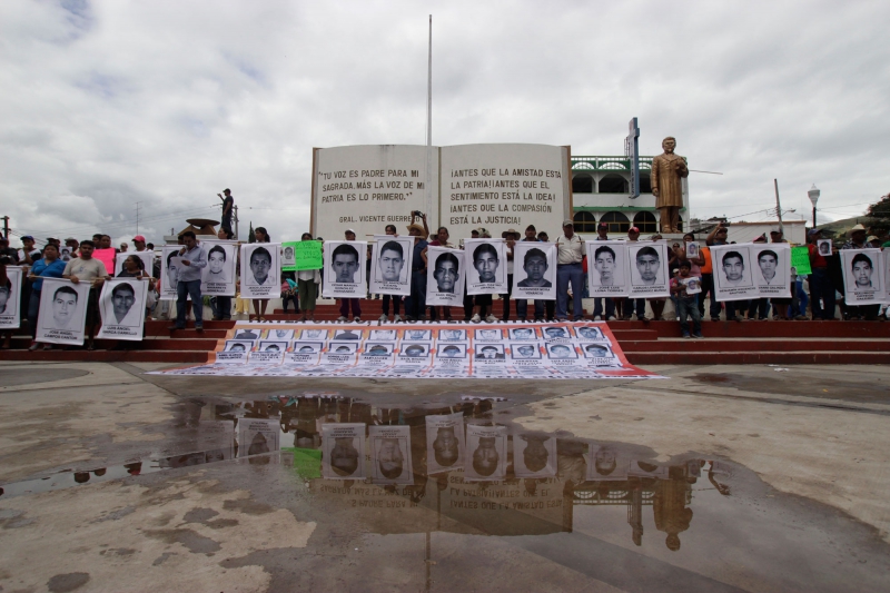 800_ayotzinapa-presente.jpg 