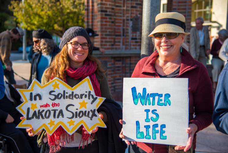 sm_dakota-access-pipeline-rally-santa-cruz-7-solidarity-with-lakota-sioux.jpg 