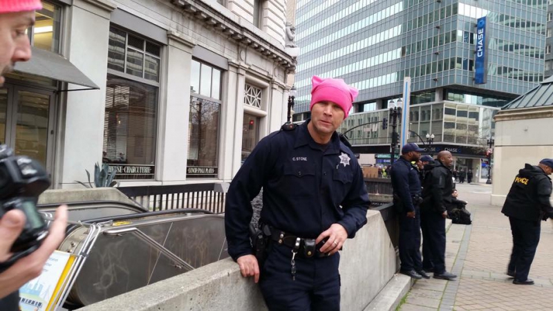 sm_oakland-cop-pink-pussy-hat.jpg 