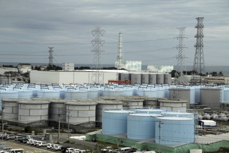 sm_japan_fukushima_900_water_tanks.jpg 