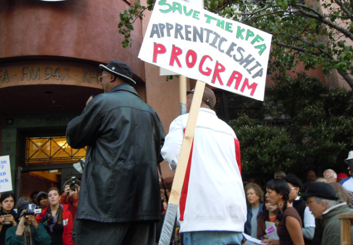 sm_rally-to-save-hard-knock-radio-flashpoints-and-full-circle-at-kpfa-davey-d-speaking-111110-by-lisa-dettmer-web.jpg 